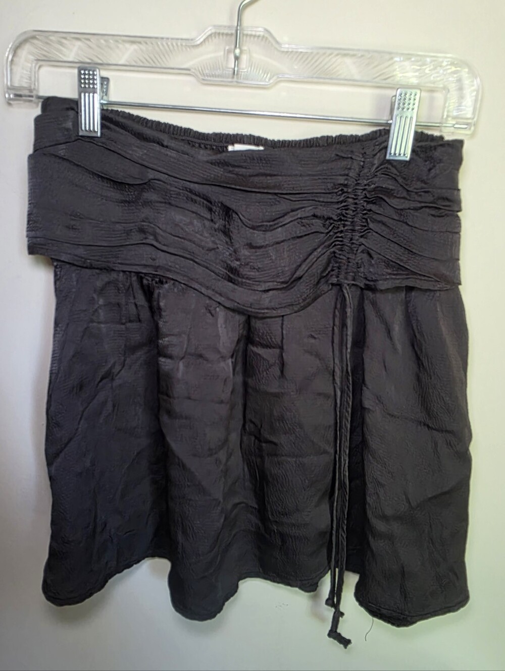 Aerie Women’s Black Gray Textured Mini Scrunch Waist Skirt Size Medium NWT